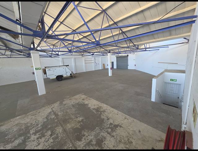 650M² WAREHOUSE TO LET IN PAARDEN EILAND